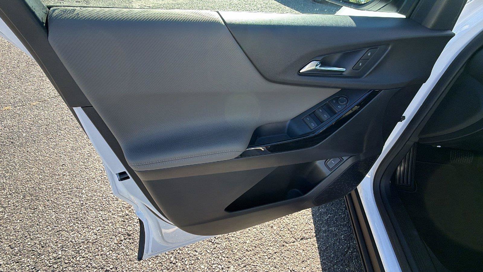 New 2027 Chevrolet Equinox LT w/ Convenience Package II FWD image 13