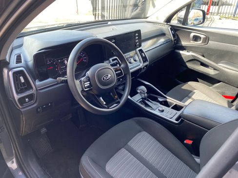 Used 2021 Kia Sorento LX image 3