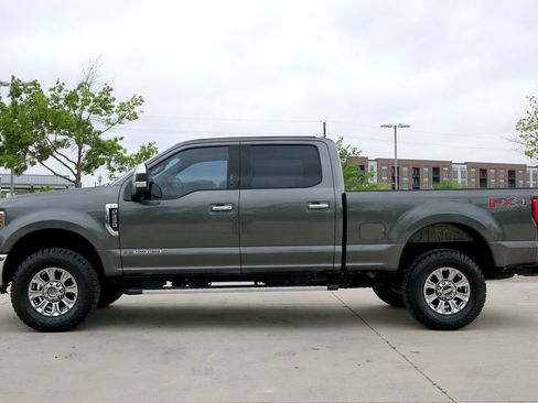 Used 2019 Ford F250 XLT w/ XLT Premium Package AWD/4WD image 10