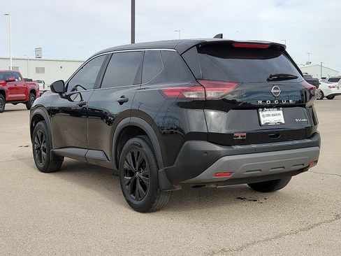 Used 2023 Nissan Rogue SV image 3