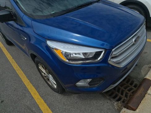 Used 2019 Ford Escape SE FWD image 3
