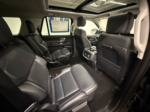 Used 2025 Ford Expedition Platinum AWD/4WD image 6