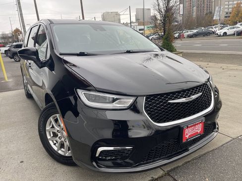 Used 2024 Chrysler Pacifica Touring-L image 63