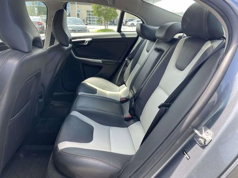 Used 2018 Volvo S60 T5 Cross Country Platinum AWD/4WD image 3