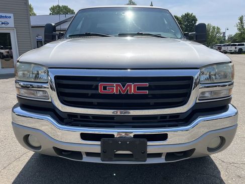 Used 2006 GMC Sierra 2500 SLE w/ Heavy-Duty Power Package AWD/4WD image 3