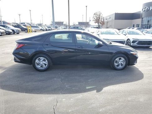 Used 2024 Hyundai Elantra SE image 8