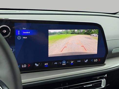 New 2026 Chevrolet Traverse LT w/ Midnight/Sport Edition AWD/4WD image 23