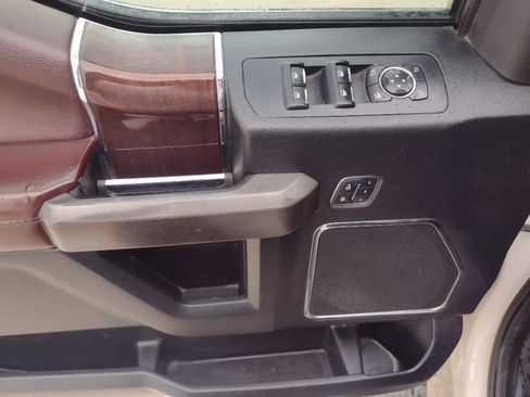 Used 2015 Ford F150 Platinum w/ Equipment Group 701A Luxury image 22