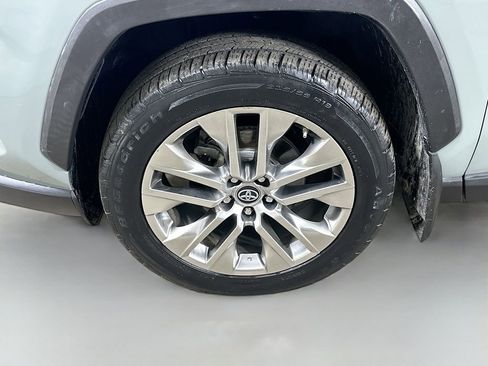 Used 2019 Toyota RAV4 XLE Premium image 8