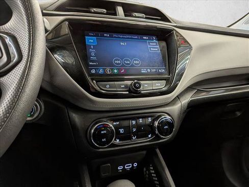Used 2021 Chevrolet TrailBlazer LT w/ Sun and Liftgate Package FWD image 15