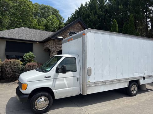 Used 2003 Ford E-450 and Econoline 450 RWD image 3