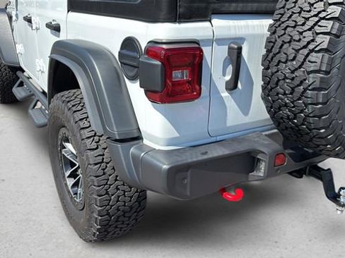 Used 2024 Jeep Wrangler Unlimited Rubicon w/ XTREMEE 35" Tire Package AWD/4WD image 38