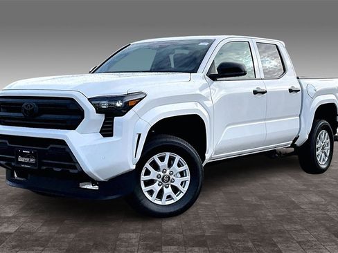 Used 2025 Toyota Tacoma SR image 2