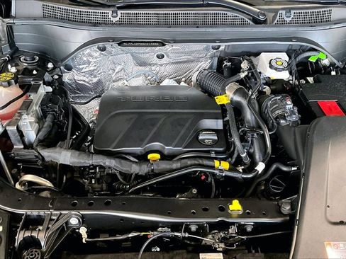 Used 2025 Chevrolet Trax LT FWD image 9
