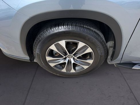 Used 2022 Toyota Highlander XLE FWD image 14