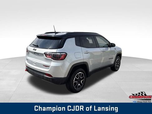 Used 2025 Jeep Compass Trailhawk AWD/4WD image 10