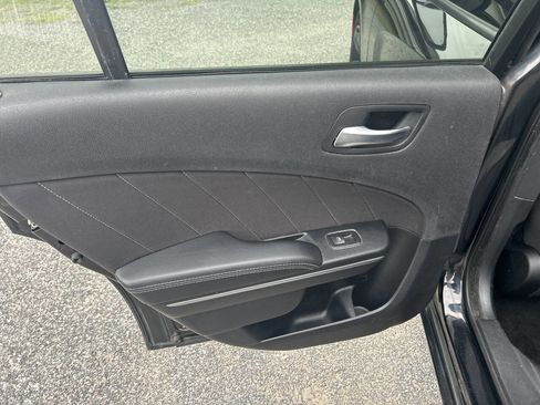 Used 2016 Dodge Charger SXT RWD image 16
