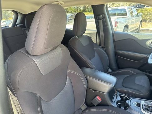 Used 2016 Jeep Cherokee Latitude w/ Safety/Convenience Group image 17
