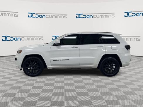 Used 2018 Jeep Grand Cherokee Altitude AWD/4WD image 5