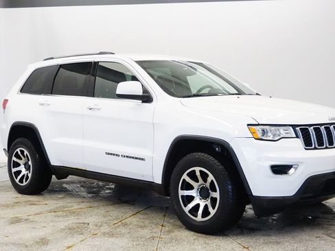 Certified 2017 Jeep Grand Cherokee Laredo w/ Quick Order Package 23E image 10