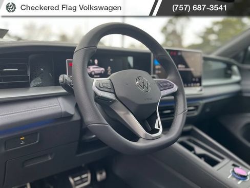 New 2026 Volkswagen Tiguan SE R-Line FWD image 17