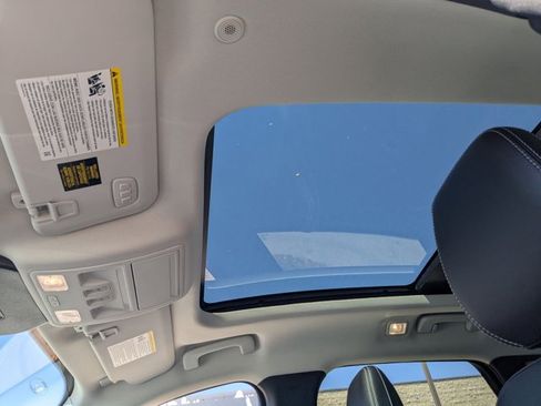 Used 2025 Ford Escape SE w/ PHEV Premium Package FWD image 16