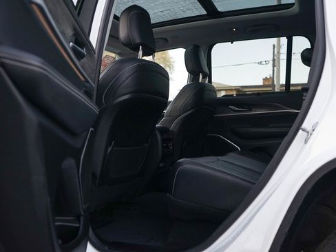 Used 2023 Jeep Grand Cherokee Limited w/ Luxury Tech Group II image 27