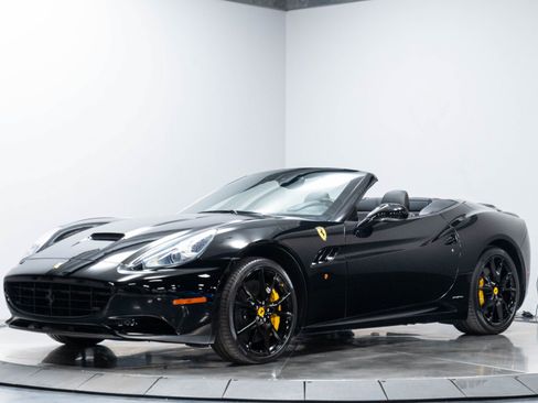 Used 2013 Ferrari 458 Spider RWD image 2