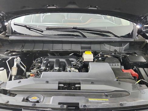 Used 2025 Nissan Pathfinder SL FWD image 39