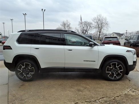 New 2026 Jeep Cherokee Overland image 8