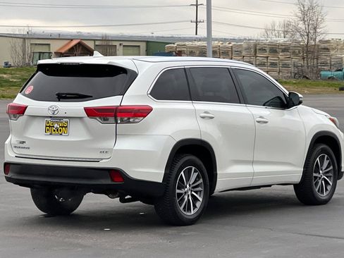 Used 2018 Toyota Highlander XLE FWD image 4