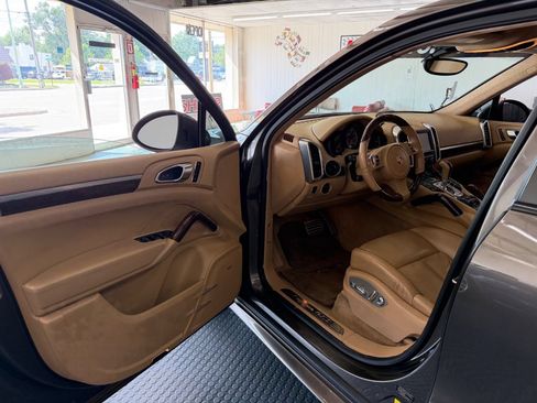 Used 2013 Porsche Cayenne GTS AWD/4WD image 14