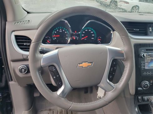 Used 2015 Chevrolet Traverse LT w/ Style and Technology Package image 12