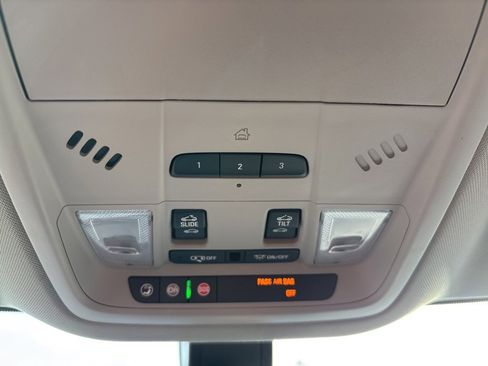 Used 2019 Buick Enclave Essence image 19