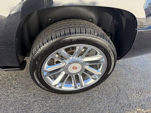 Used 2011 Cadillac Escalade Platinum image 15