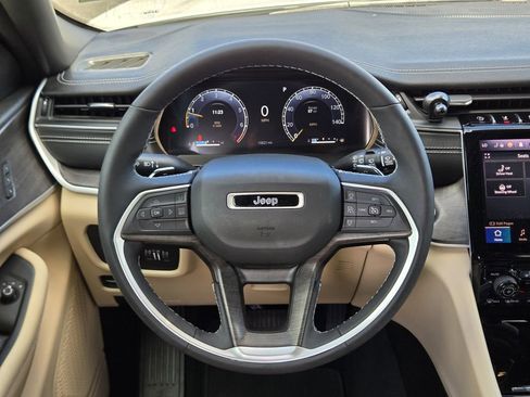 Used 2023 Jeep Grand Cherokee Limited image 20