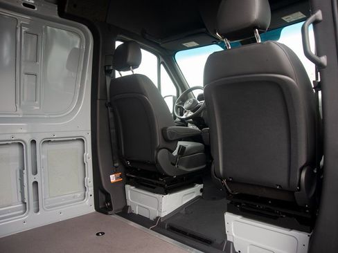 New 2025 Mercedes-Benz Sprinter 2500 image 27