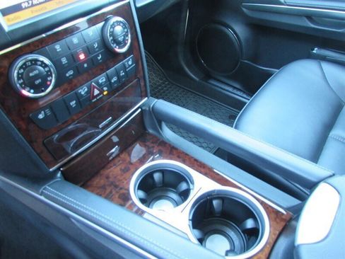 Used 2011 Mercedes-Benz GL 450 4MATIC image 25