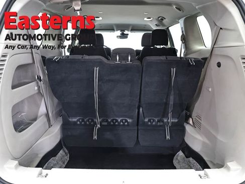 Used 2023 Chrysler Voyager LX FWD image 9