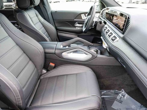 New 2026 Mercedes-Benz GLS 580 4MATIC image 17