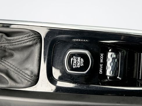 Used 2021 Volvo XC60 T5 Momentum image 19