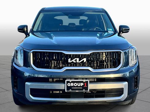 Used 2023 Kia Telluride LX image 3