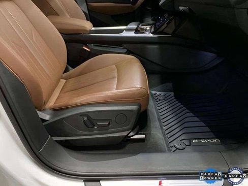 Used 2024 Audi Q8 e-tron Premium image 85