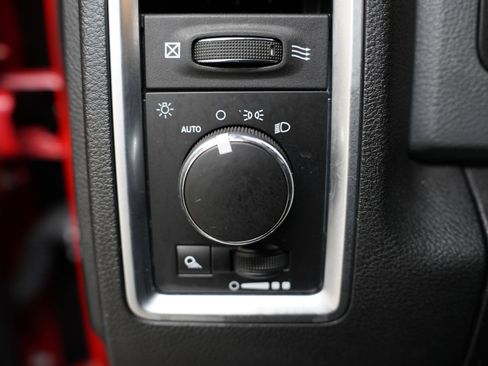 Used 2018 RAM 1500 Classic SLT image 19