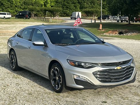 Used 2022 Chevrolet Malibu LT FWD image 3