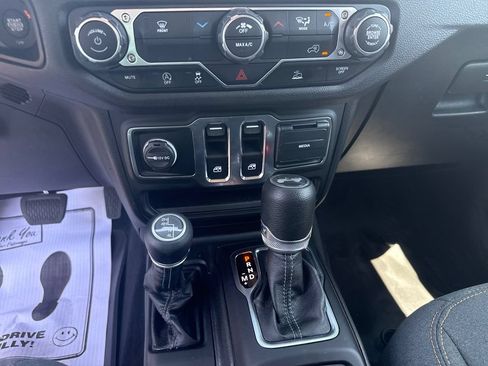 Used 2025 Jeep Wrangler Sport AWD/4WD image 28