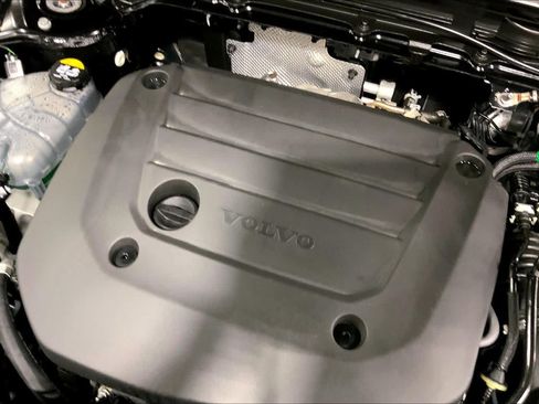 Used 2023 Volvo XC40 B5 Plus w/ Climate Package AWD/4WD image 33