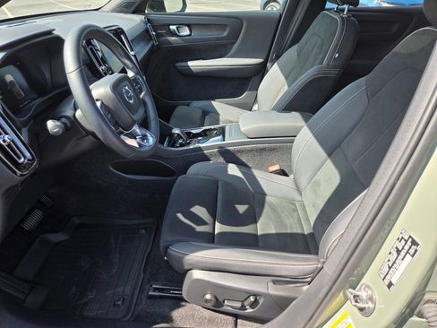 Certified 2023 Volvo C40 P8 Recharge Ultimate w/ Protection Package Premier AWD/4WD image 13