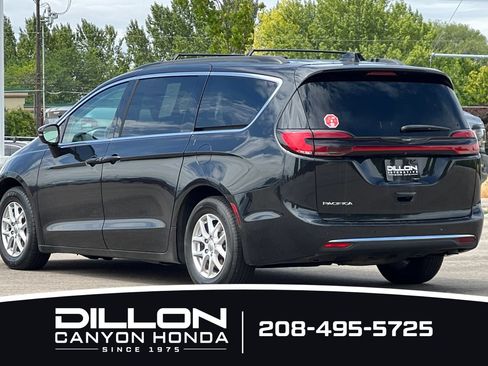 Used 2022 Chrysler Pacifica Touring-L FWD image 9
