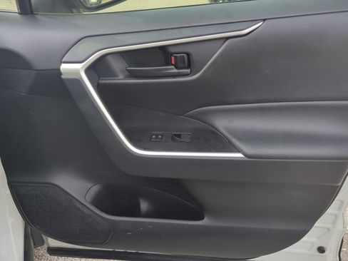 Used 2021 Toyota RAV4 LE image 25